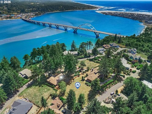 825 Nw Highland Cir, Waldport, OR, 97394-9335 | Card Image
