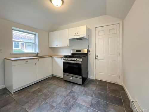 308 East Ave, Riverhead, NY, 11901-4632 | Card Image