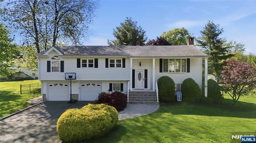 31 Fox Hill Rd, Fairfield, NJ, 07004-2313 | Card Image