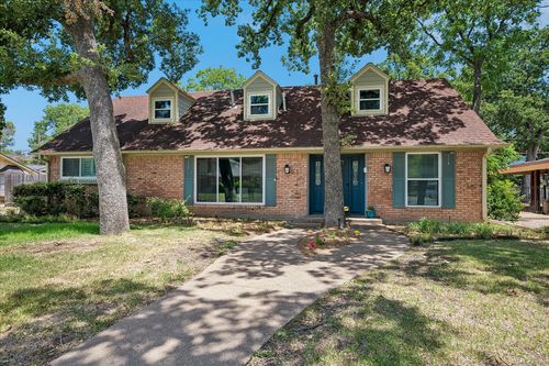 216 Huntingdon Dr, Irving, TX, 75061-6747 | Card Image