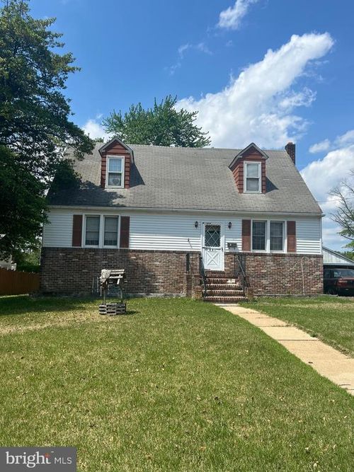 321 W Center Ave, MAPLE SHADE, NJ, 08052-2826 | Card Image