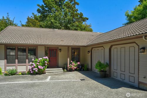 17512 32nd Ave Ne, Lake Forest Park, WA, 98155-5328 | Card Image