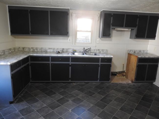 106 S Boss Row, House other with 3 bedrooms, 2 bathrooms and null parking in Fries VA | Image 9