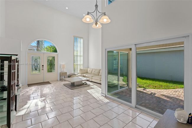 611 Royal Palm Way, House other with 4 bedrooms, 3 bathrooms and null parking in Davie FL | Image 14
