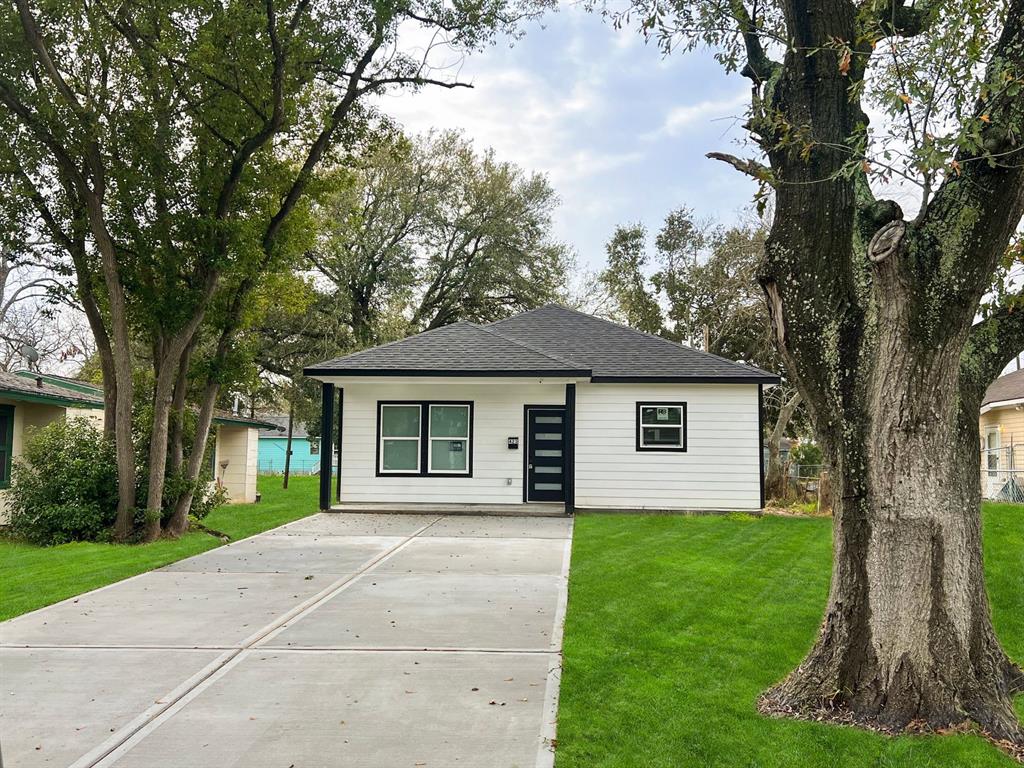 5th Ave, Texas City, TX 77590