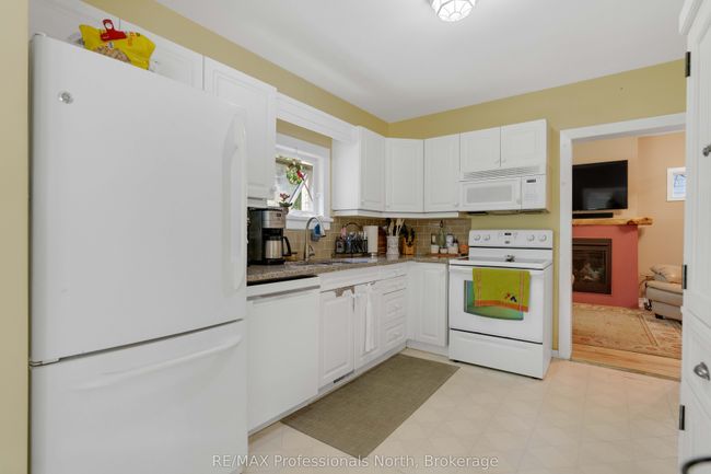 550 Wagner St, House other with 3 bedrooms, 3 bathrooms and 4 parking in Gravenhurst ON | Image 28