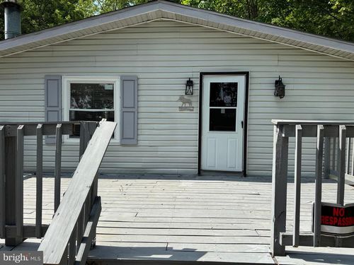 15 School St, Barnesville, PA, 18214-2200 | Card Image
