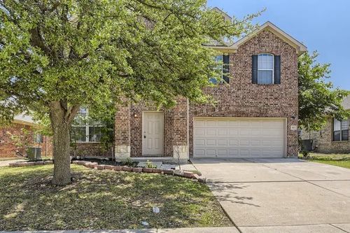 421 Emerald Creek Dr, Fort Worth, TX, 76131-3955 | Card Image