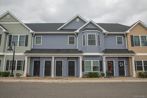12 Sophia Ct, West Babylon, NY, 11704-6335 | Card Image