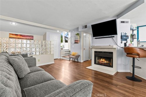 22-9915 Variel Ave, Chatsworth, CA, 91311 | Card Image