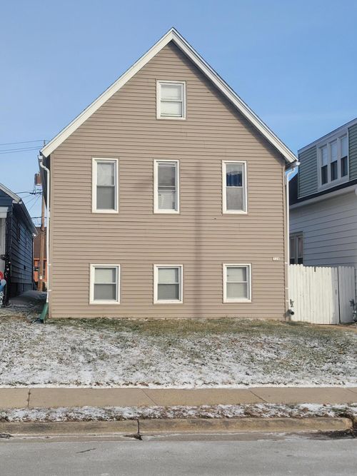 328 W Lincoln Ave, Milwaukee, WI, 53207-1132 | Card Image