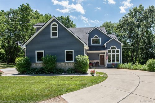 220 Norris Dr, Ortonville, MI, 48462-9407 | Card Image