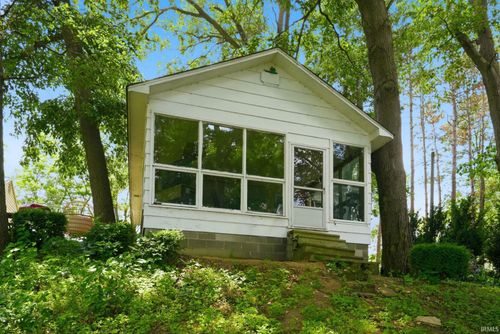 4910 E Shore Park Rd, Leesburg, IN, 46538-9488 | Card Image
