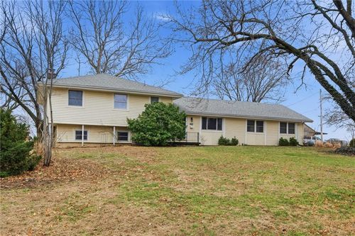 15794 151st St, Bonner Springs, KS, 66012-7218 | Card Image