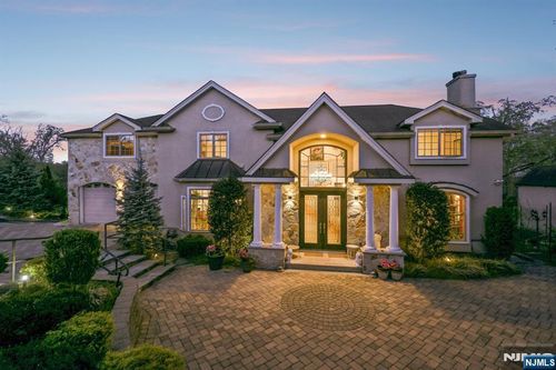 22 Anton Ct, Woodcliff Lake, NJ, 07677-8002 | Card Image