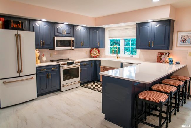 2828 Southfield Dr, House other with 5 bedrooms, 3 bathrooms and null parking in Quincy IL | Image 4