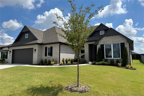 2919 S 8th St, Broken Arrow, OK, 74012-5521 | Card Image