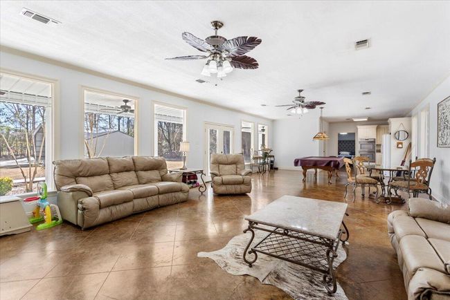 36-Living Area | Image 36