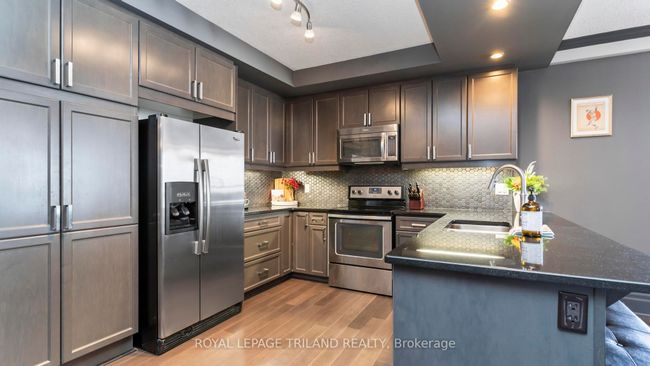 2303 - 330 Ridout St S, Condo with 2 bedrooms, 2 bathrooms and null parking in London ON | Image 12