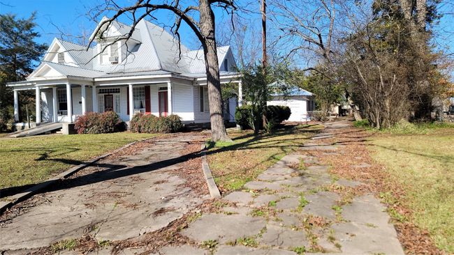 909 W Broadway St, House other with 4 bedrooms, 3 bathrooms and null parking in Clarksville TX | Image 28