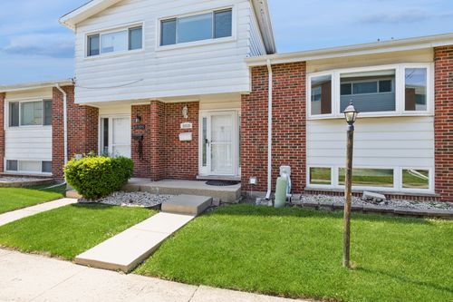 b-8058 W Lyons St, Niles, IL, 60714-4139 | Card Image