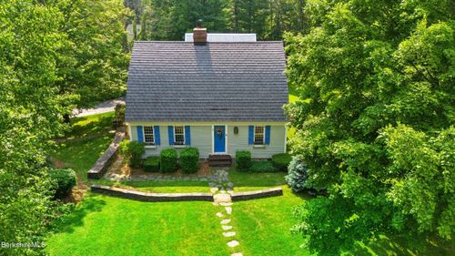 7 Whipoorwill Ln, Dalton, MA, 01226-2062 | Card Image