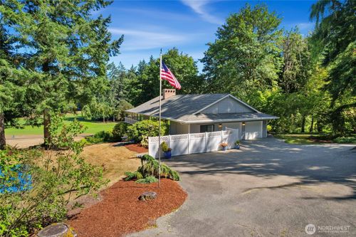 11186 Blue Pond Pl Ne, Bainbridge Island, WA, 98110-1510 | Card Image