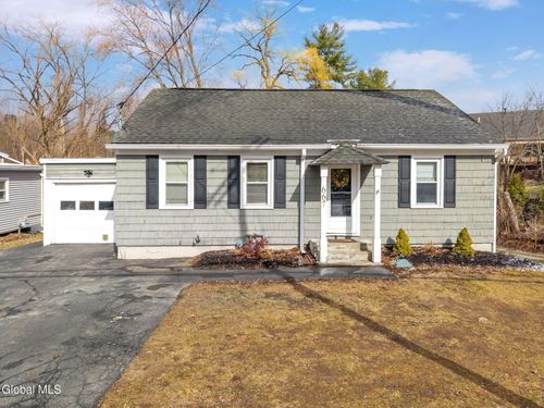 667 Feura Bush Rd, Delmar, NY, 12054-9784 | Card Image