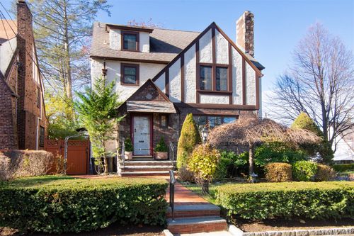 233 Kneeland Ave, Yonkers, NY, 10705-2714 | Card Image