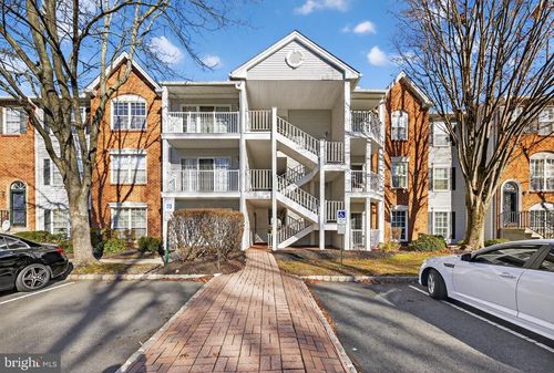 74 Chambord Ct, HAMILTON, NJ, 08619-4707 | Card Image