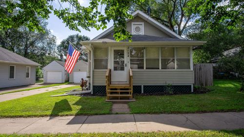 2124 8th St, Eau Claire, WI, 54703-2830 | Card Image