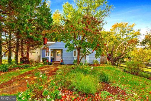 208 Chestnut St, MIDDLEBURG, VA, 20117-2623 | Card Image