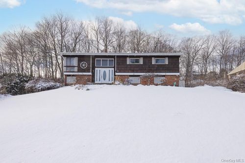 75 Tennyson Dr, Nanuet, NY, 10954-1039 | Card Image