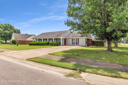 7364 Dunbarton Dr, Horn Lake, MS, 38637-1096 | Card Image