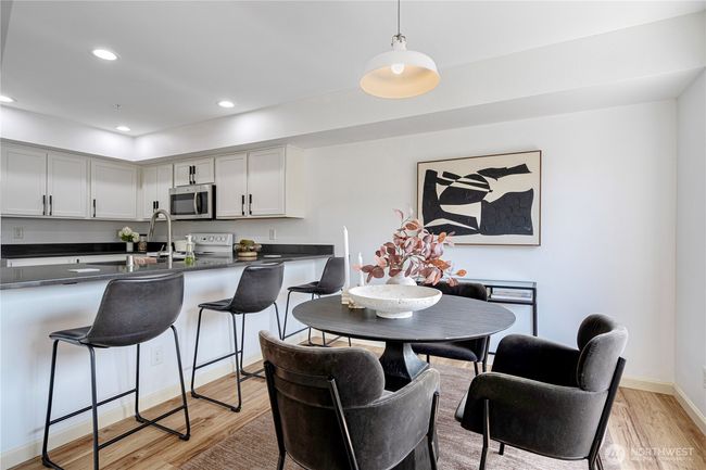 APT-302 - 9222 Roosevelt Way Ne, Condo with 2 bedrooms, 2 bathrooms and 1 parking in Seattle WA | Image 21