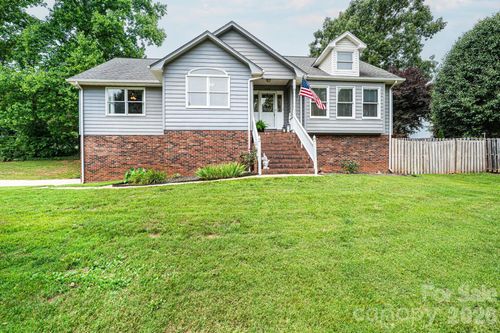 4158 Arrowhead Dr Ne, Hickory, NC, 28601-7790 | Card Image