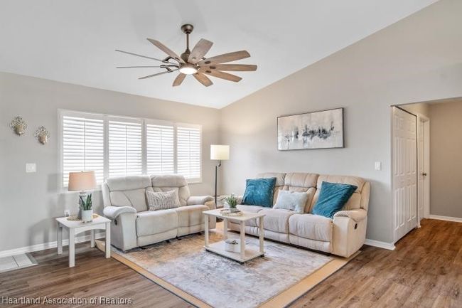 Large open Living room | Image 9