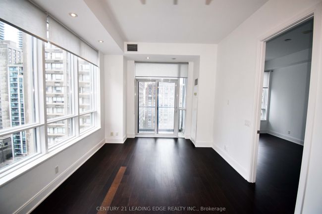 1503 - 21 Balmuto St, Condo with 2 bedrooms, 2 bathrooms and null parking in Toronto ON | Image 18