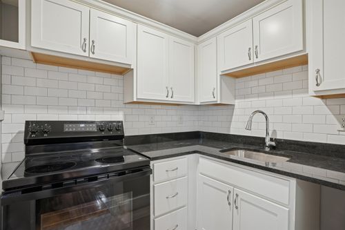 apt-1-3 Merrimack St, Concord, NH, 03301-3800 | Card Image