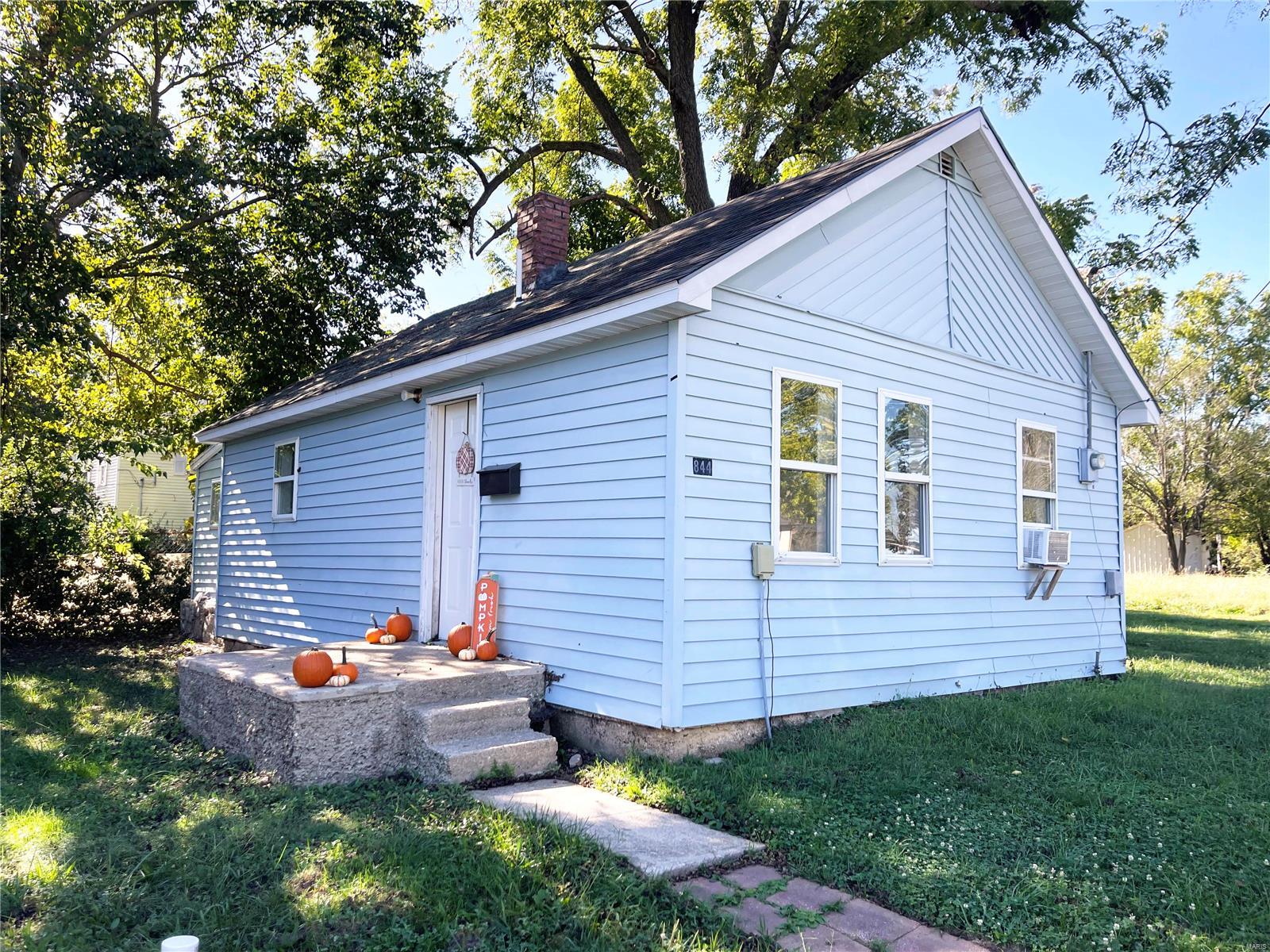 4th St, Lebanon, MO 65536