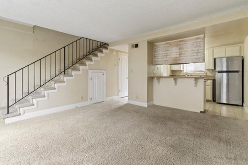 5712 Hillsdale Blvd, Sacramento, CA, 95842-3031 | Card Image