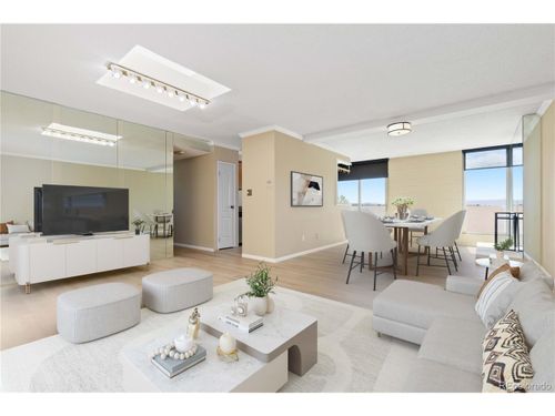 708s-2880 S Locust St, Denver, CO, 80222-7127 | Card Image