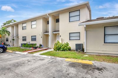 F - 5350 Elmhurst Rd, Townhouse with 2 bedrooms, 2 bathrooms and null parking in West Palm Beach FL | Image 1