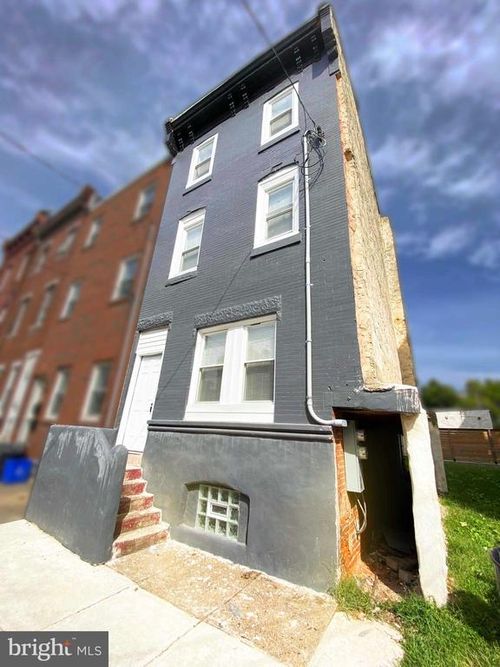 915 W Dauphin St, Philadelphia, PA, 19133-1524 | Card Image