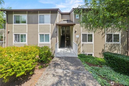 apt-a204-200 Mt Park Blvd Sw, Issaquah, WA, 98027-3685 | Card Image