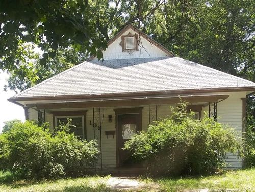 102 S E St, Herington, KS, 67449-2620 | Card Image