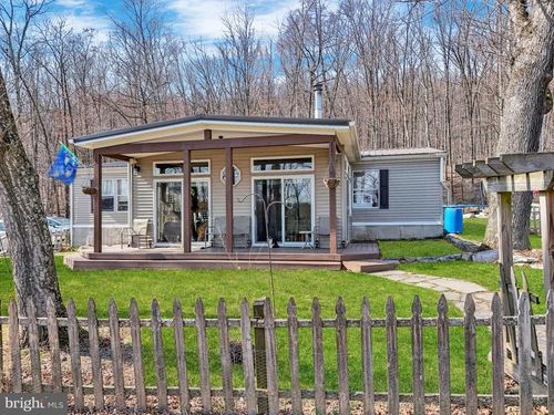 516 Roberts Ln, GREAT CACAPON, WV, 25422-3410 | Card Image