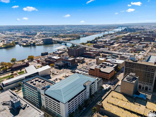 W5W - 125 Sw Jefferson Ave, Condo with 2 bedrooms, 2 bathrooms and null parking in Peoria IL | Image 35