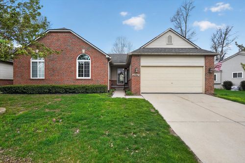 2547 Woodcliff Trail, Hartland Township, MI, 48353 | Card Image