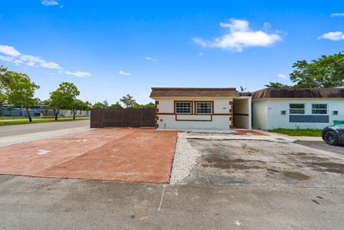 3930 Nw 207th Street Rd, Miami Gardens, FL, 33055-1143 | Card Image